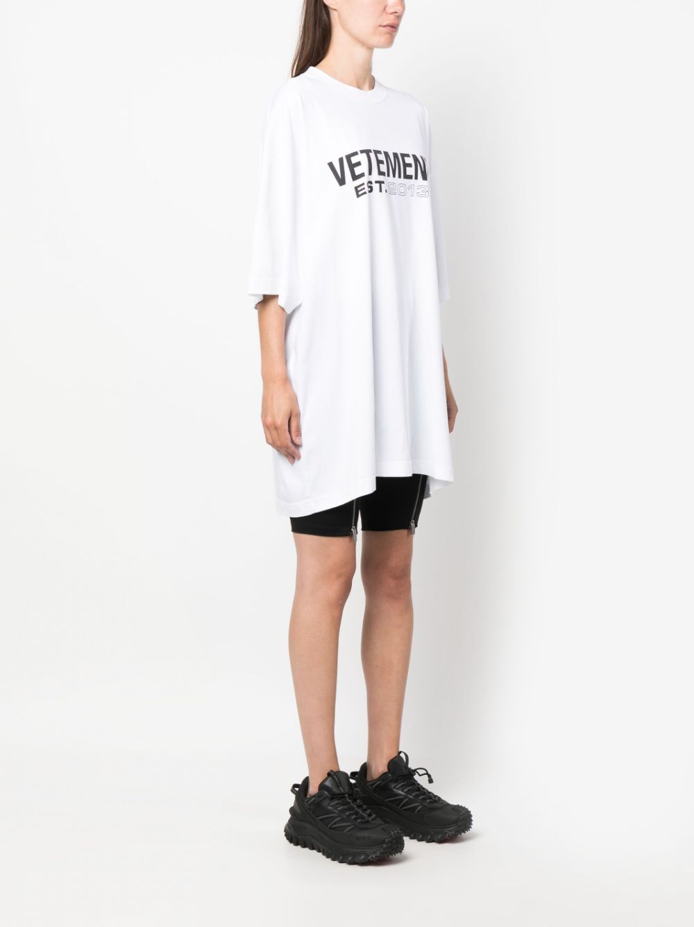 VETEMENTS Oversized Logo Cotton T-Shirt for Women - Thigh Length