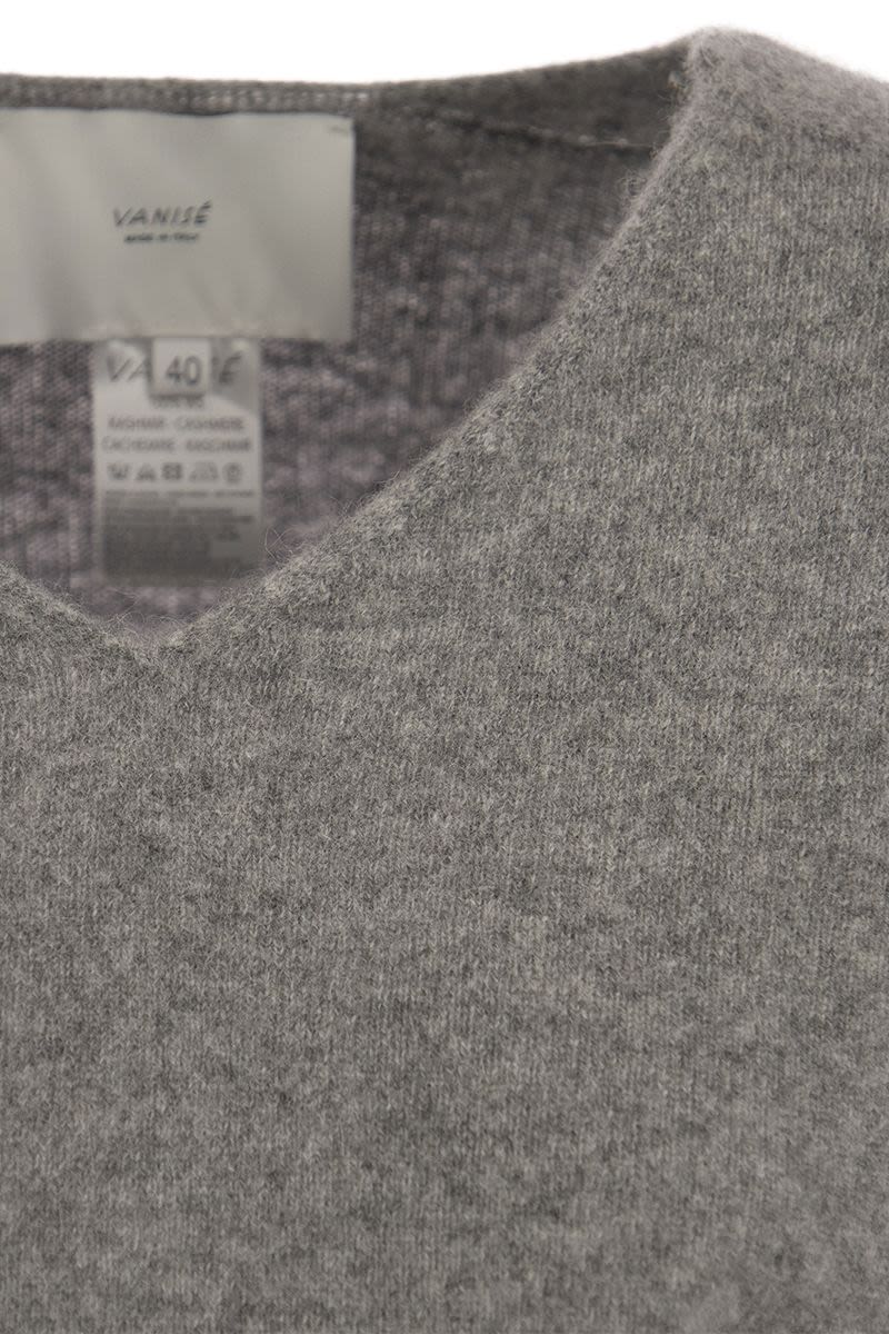 VANISÉ Cashmere V-Neck Sweater - Regular Fit