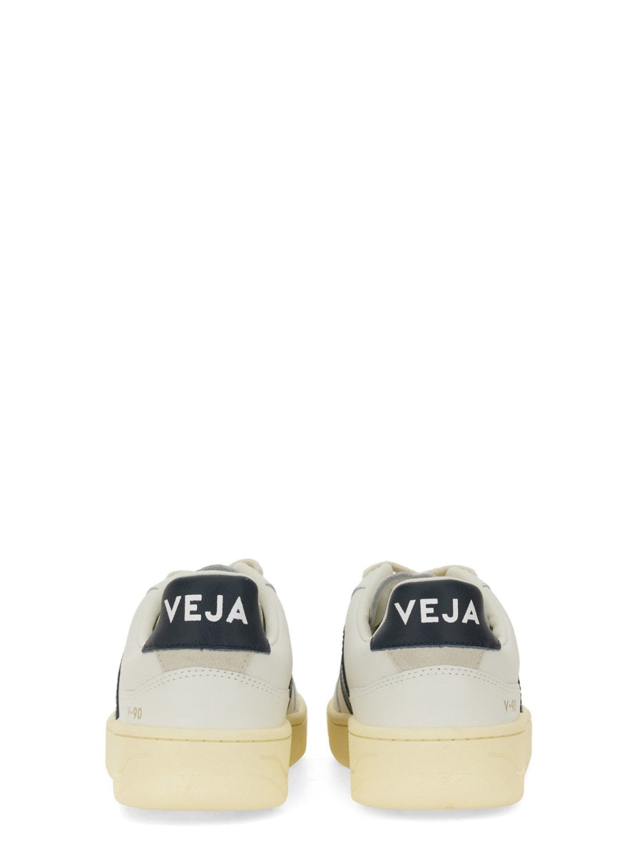 VEJA Classic Leather Sneakers for Men - SS25 Collection