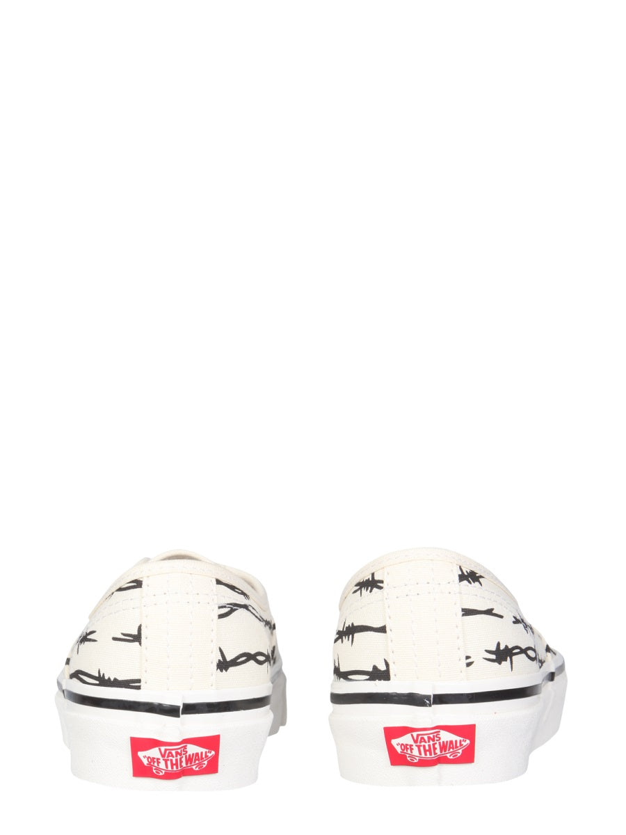 VANS Classic Low-Top Sneaker