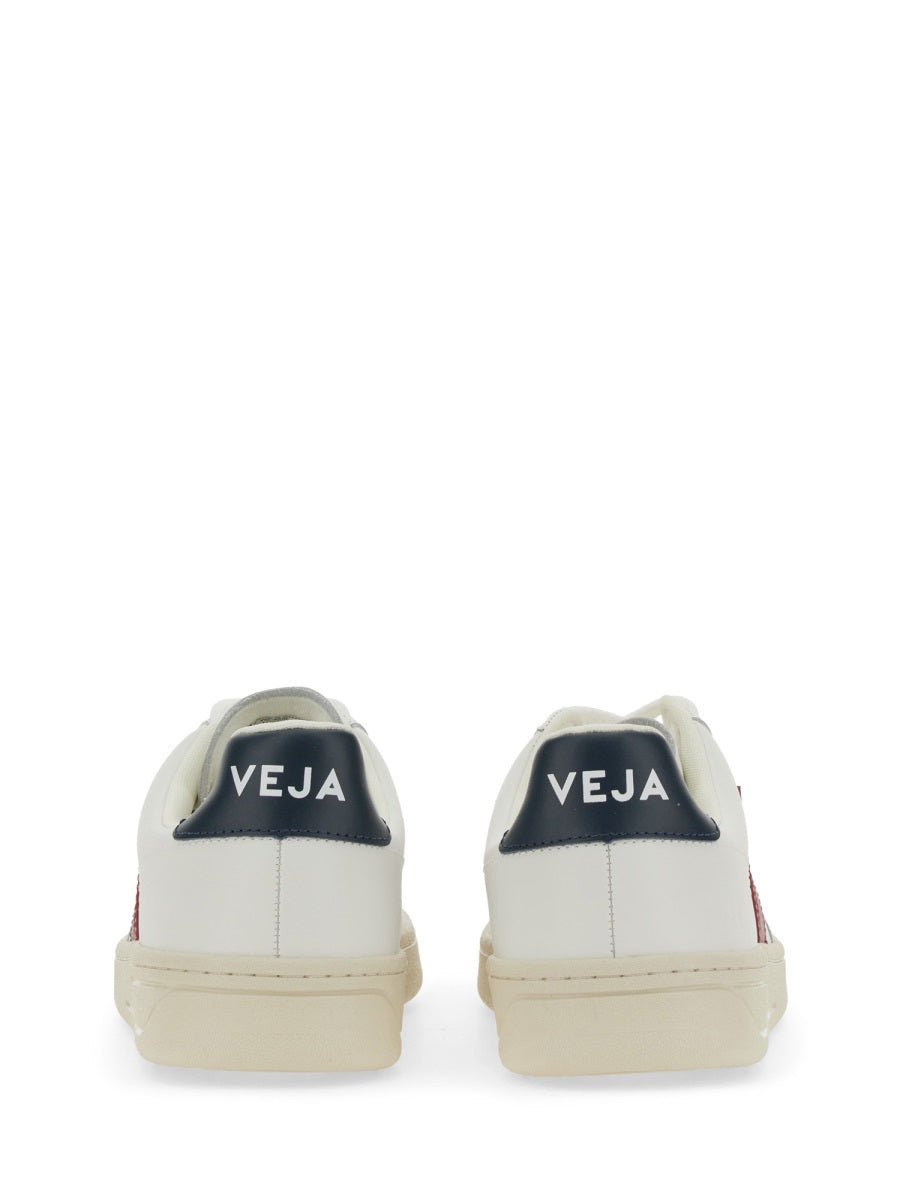 VEJA Sleek Leather Sneakers with Eco-Friendly Sole 2.5 CM