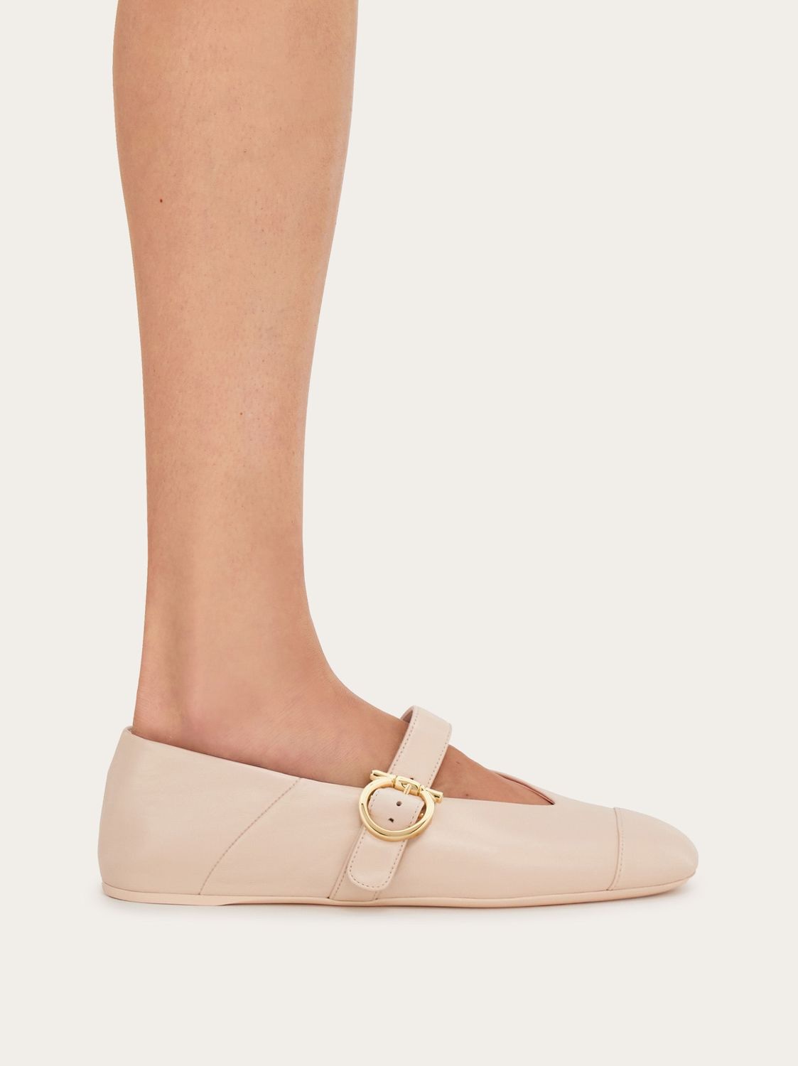 Ferragamo Elegant Ballerina Flats for Women