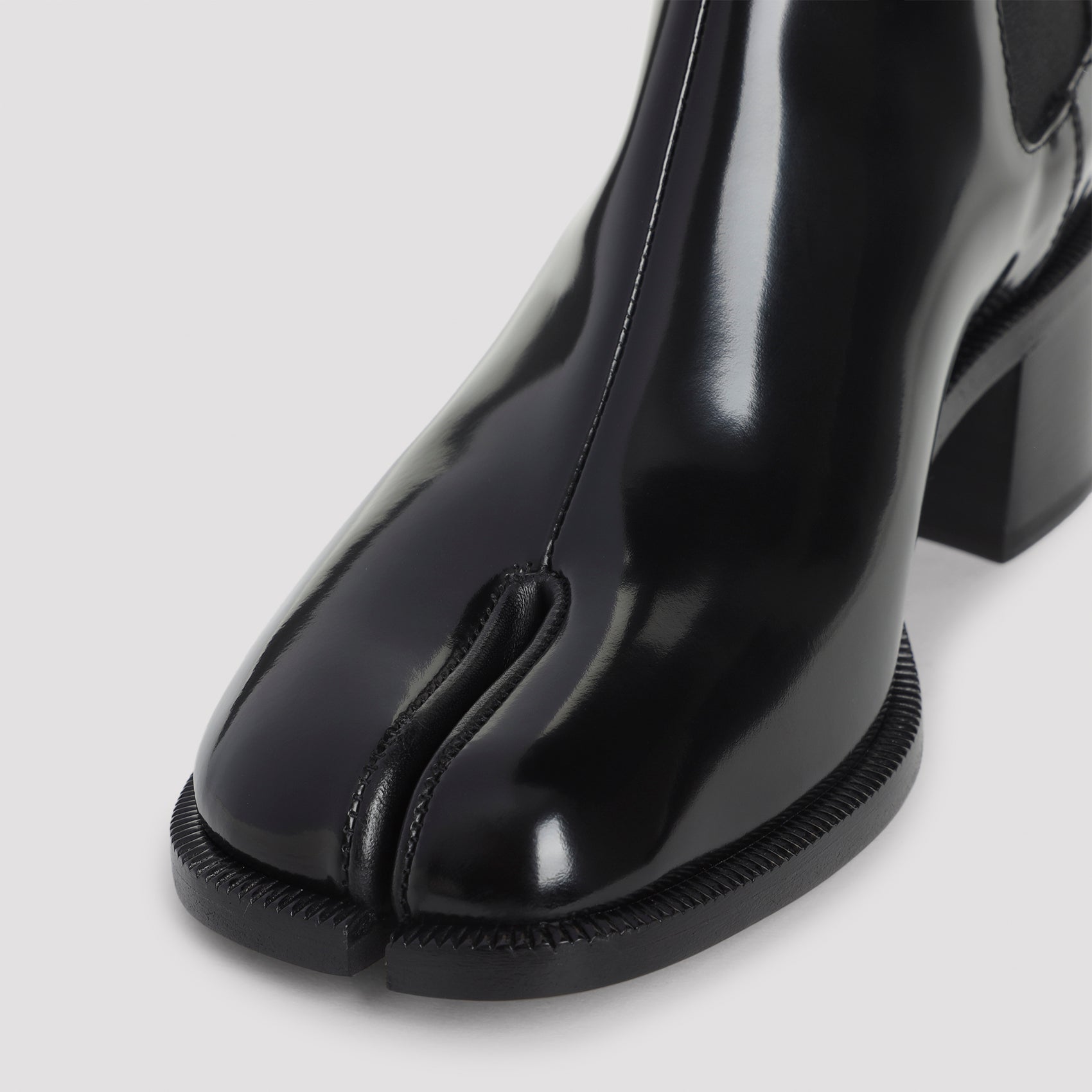 MAISON MARGIELA Tabi City Chelsea Boots with 5.5cm Heel Height