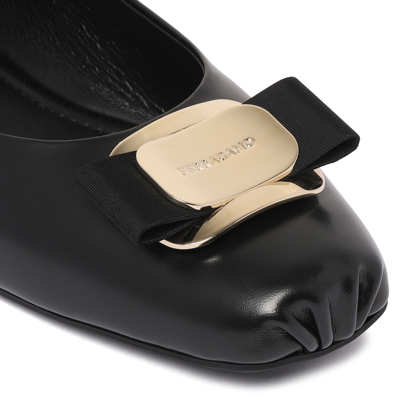 Ferragamo Chic Leather Flat Shoes