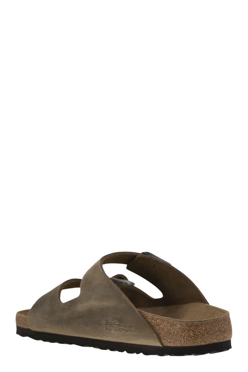 BIRKENSTOCK Arizona Flat Sandal - A Perfect Fit for All Seasons