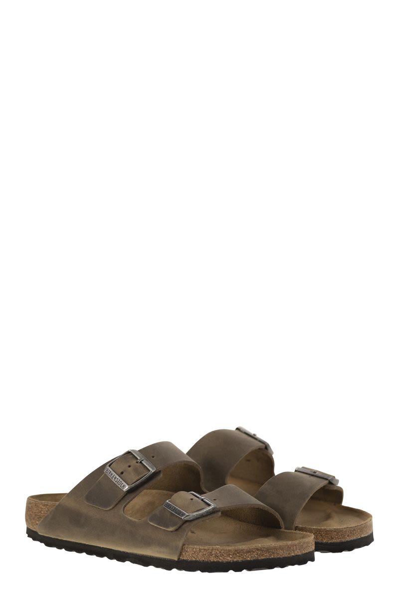 BIRKENSTOCK Arizona Flat Sandal - A Perfect Fit for All Seasons
