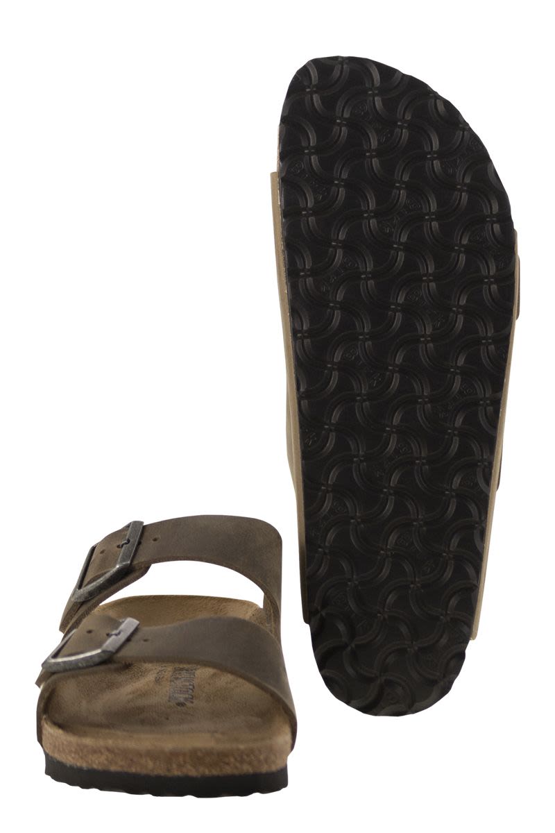 BIRKENSTOCK Arizona Flat Sandal - A Perfect Fit for All Seasons