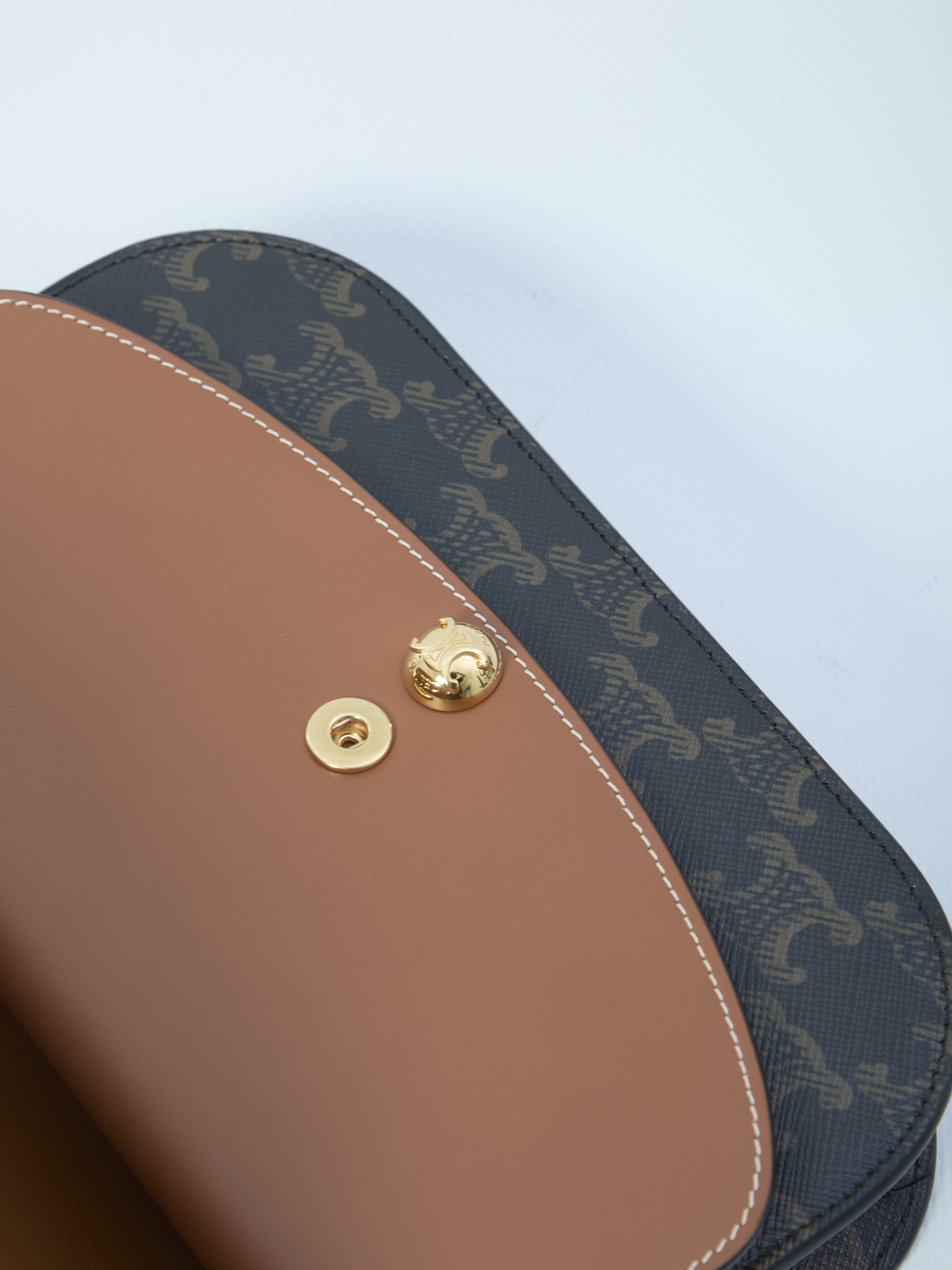 CELINE Wallet on Chain Crossbody Handbag - 20 x 14 x 5 cm