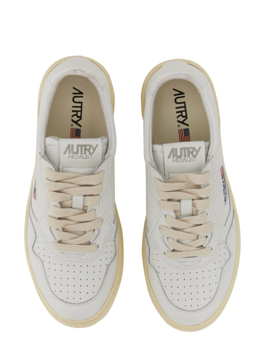 AUTRY Medalist Low Sneakers for Women