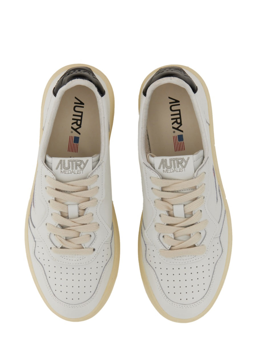 AUTRY Medalist Low Women's Sneakers
