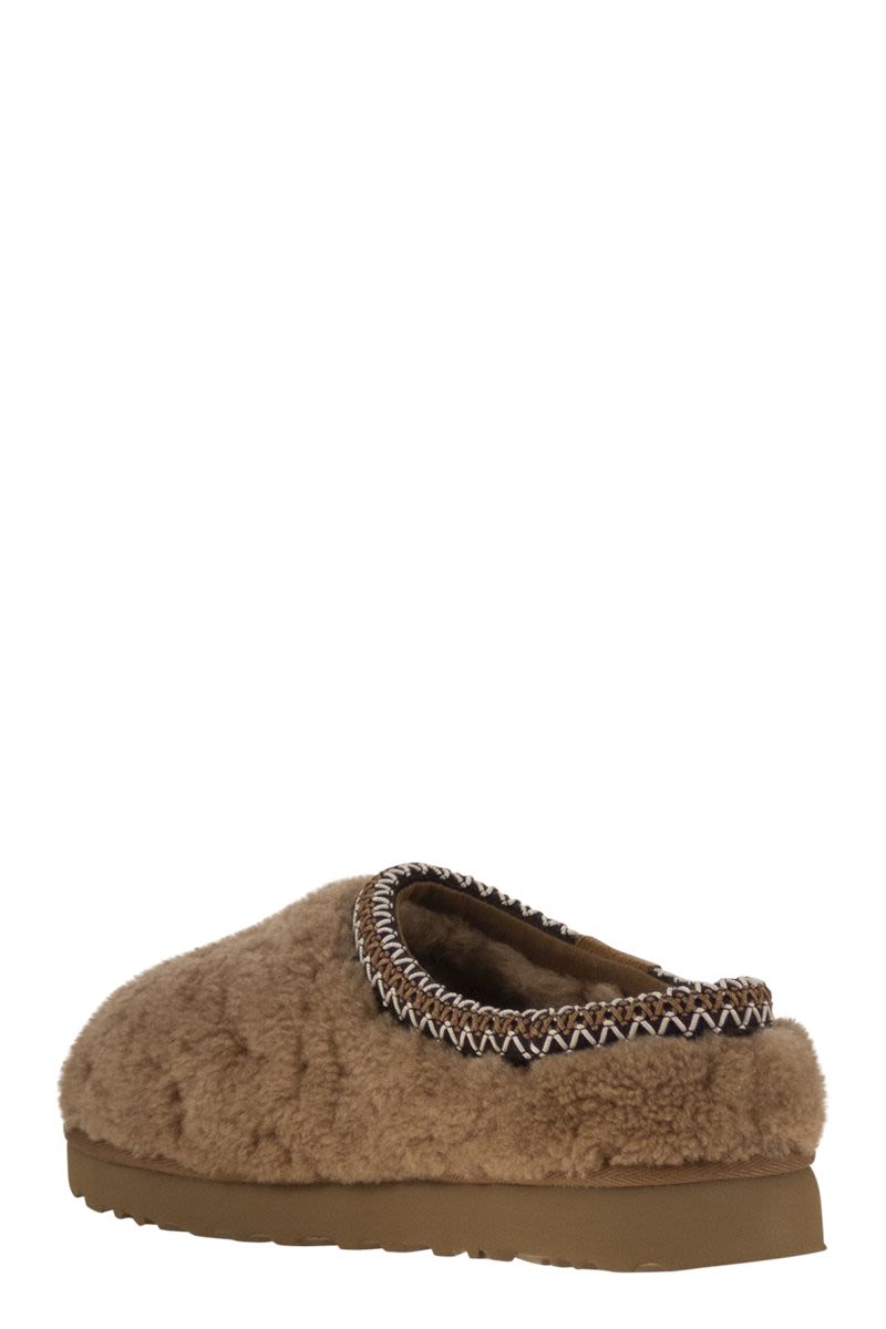 UGG Maxi Curly Crimped Sheepskin Sandals