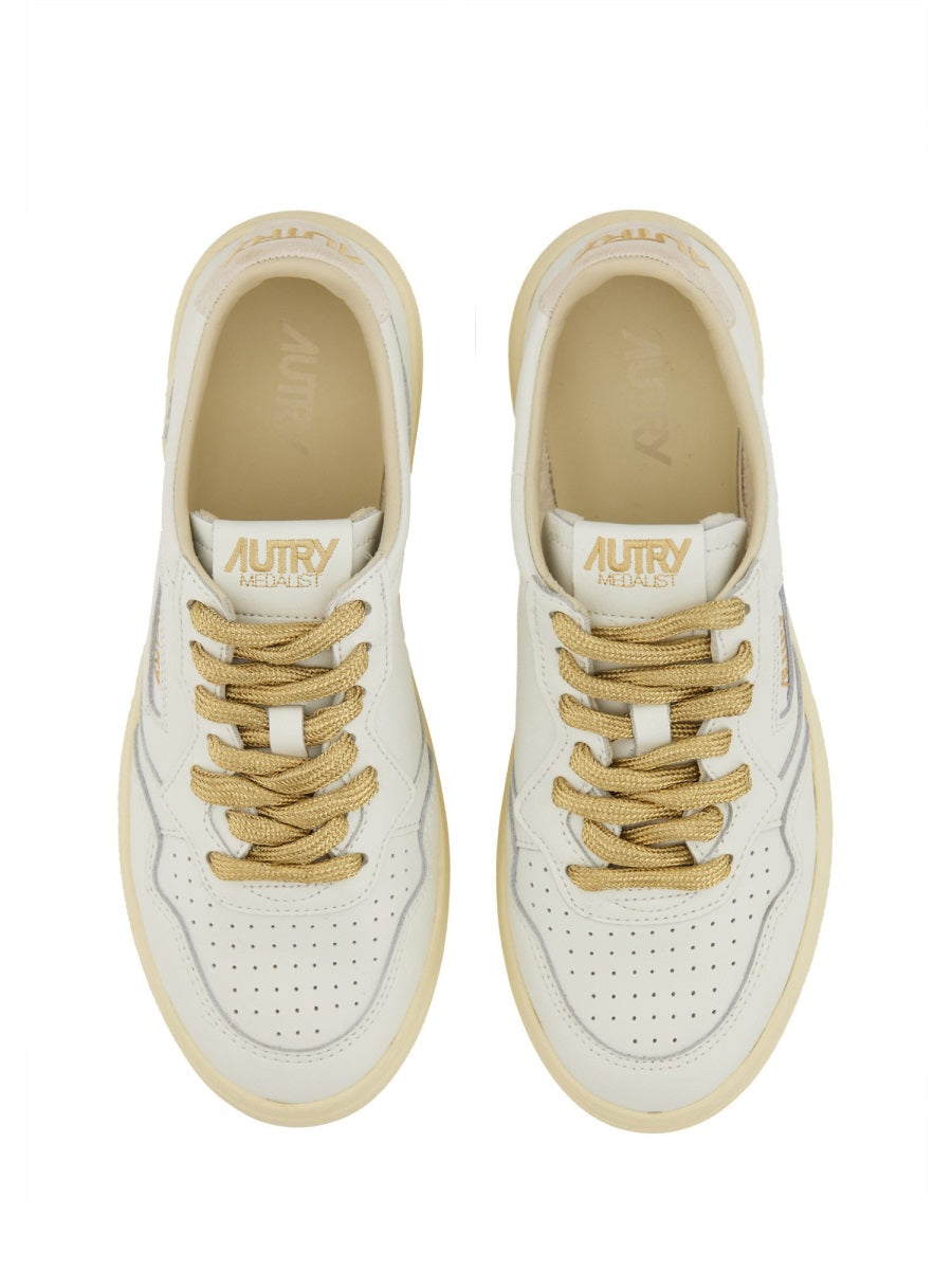 AUTRY Classic Low Top Women's Sneakers