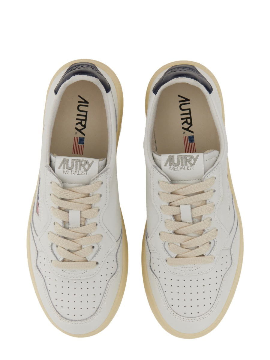 AUTRY Medalist Low Sneakers for Women