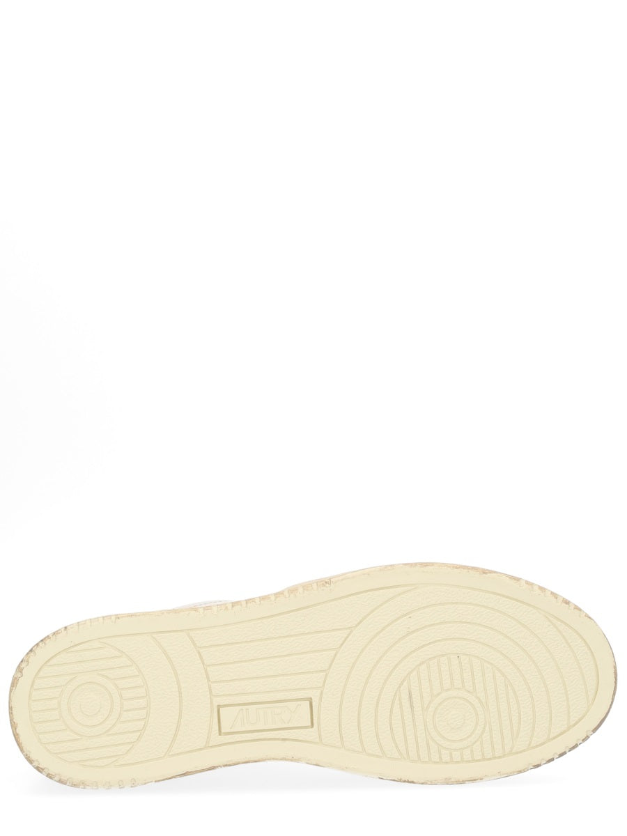 AUTRY Classic Women's Sneakers - FW25 Collection