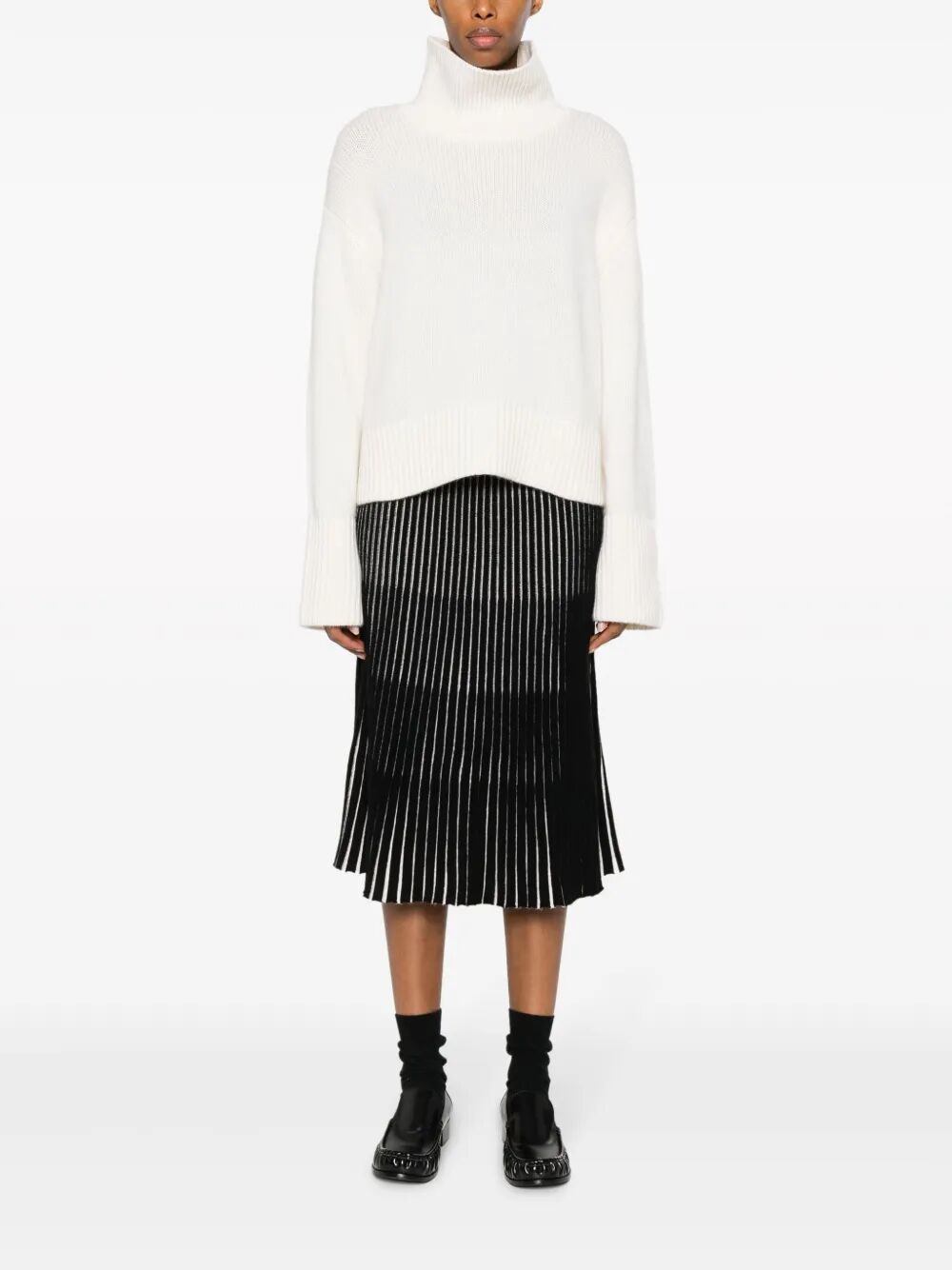 LISA YANG Fleur Turtleneck Cashmere Sweater