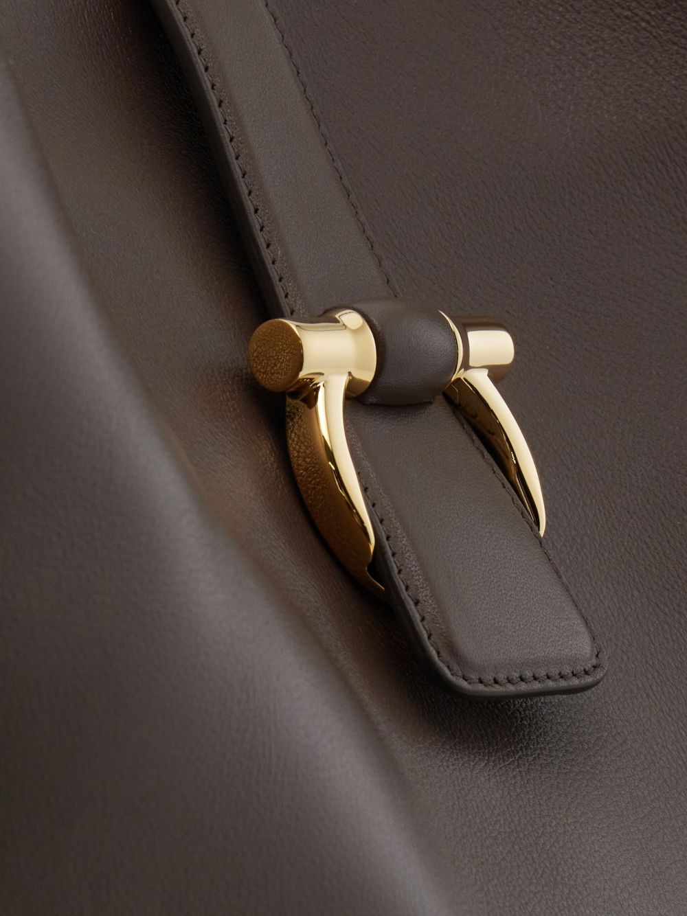 Ferragamo Elegant Handbag for Women - FW25 Collection