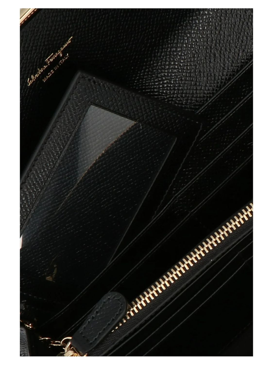 Ferragamo Elegant Zip Wallet Purse