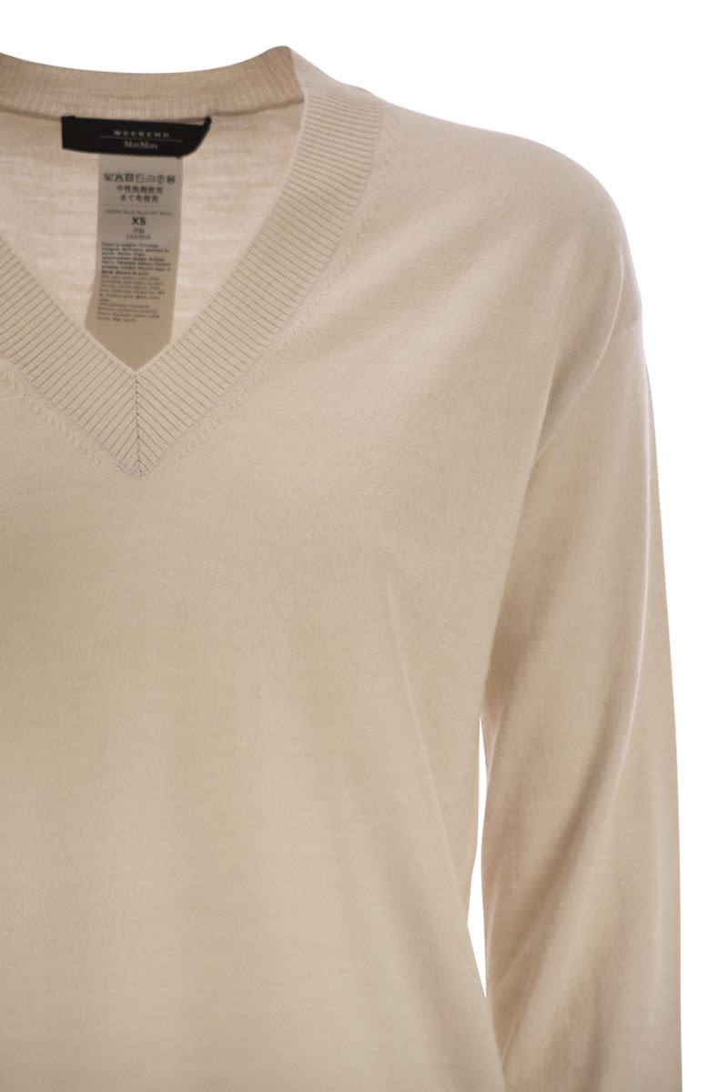 WEEKEND MAX MARA V-Neck Jumper in Wool and Cashmere - Relaxed Fit