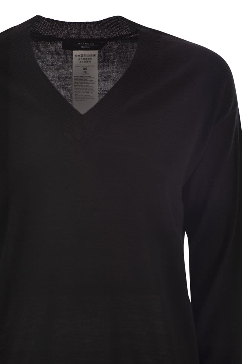 WEEKEND MAX MARA V-Neck Jumper in Wool and Cashmere - Relaxed Fit