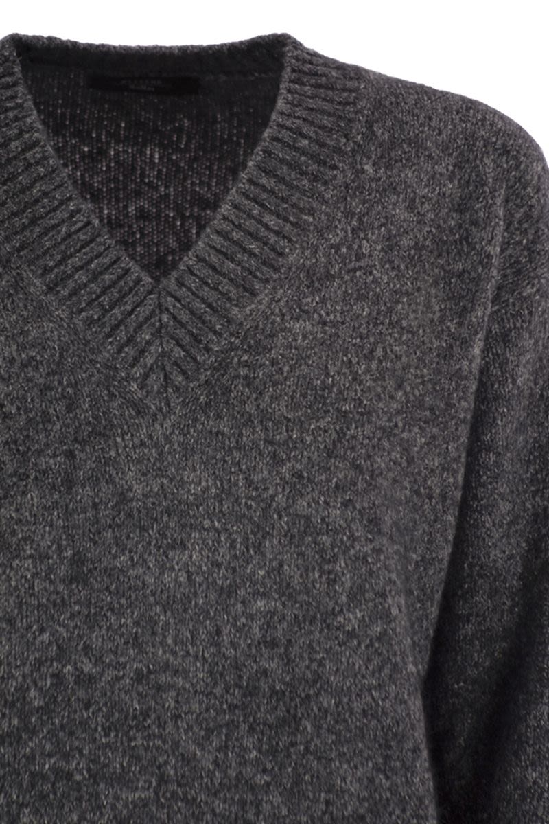 WEEKEND MAX MARA Loose Fit V-Neck Sweater - Medium Length