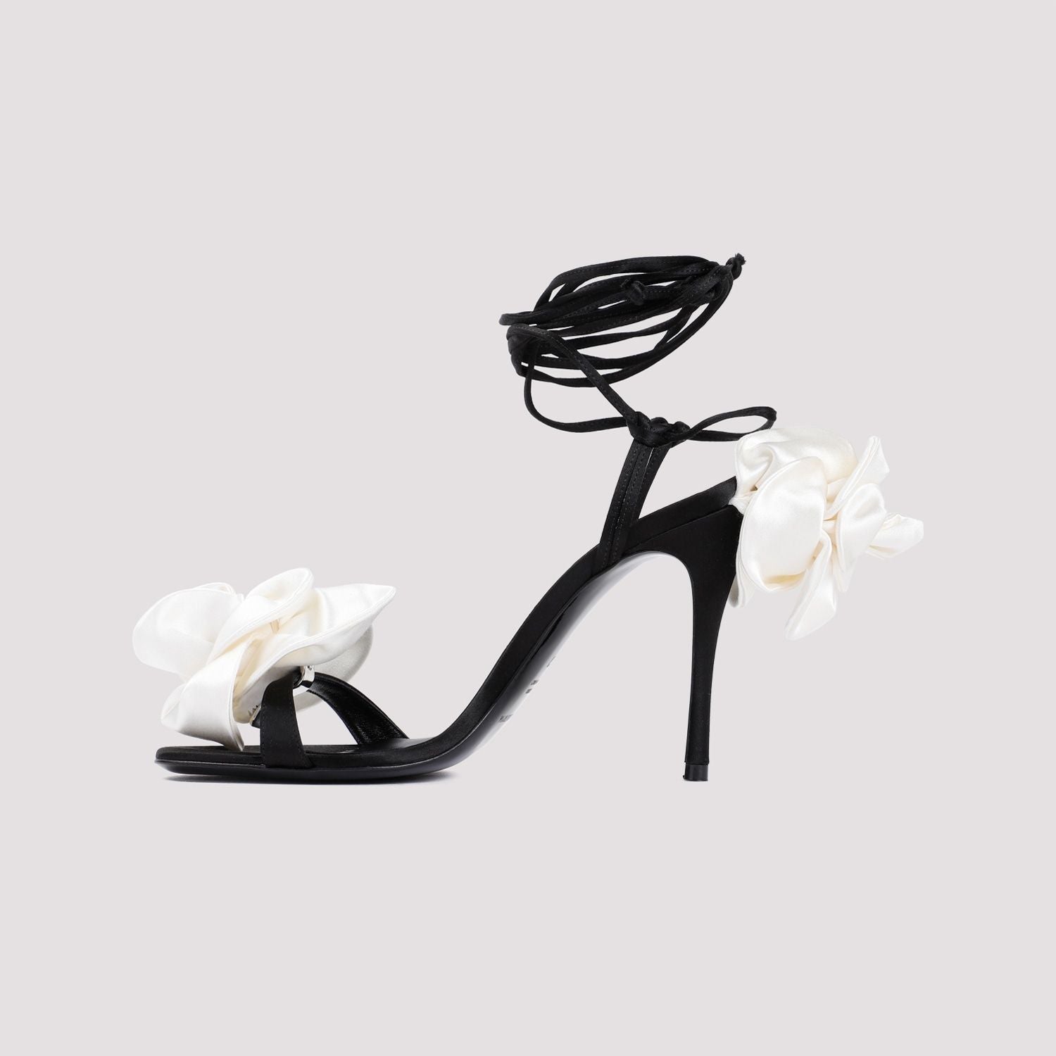 MAGDA BUTRYM Elegant Floral Detail Pumps with 10 CM Heel