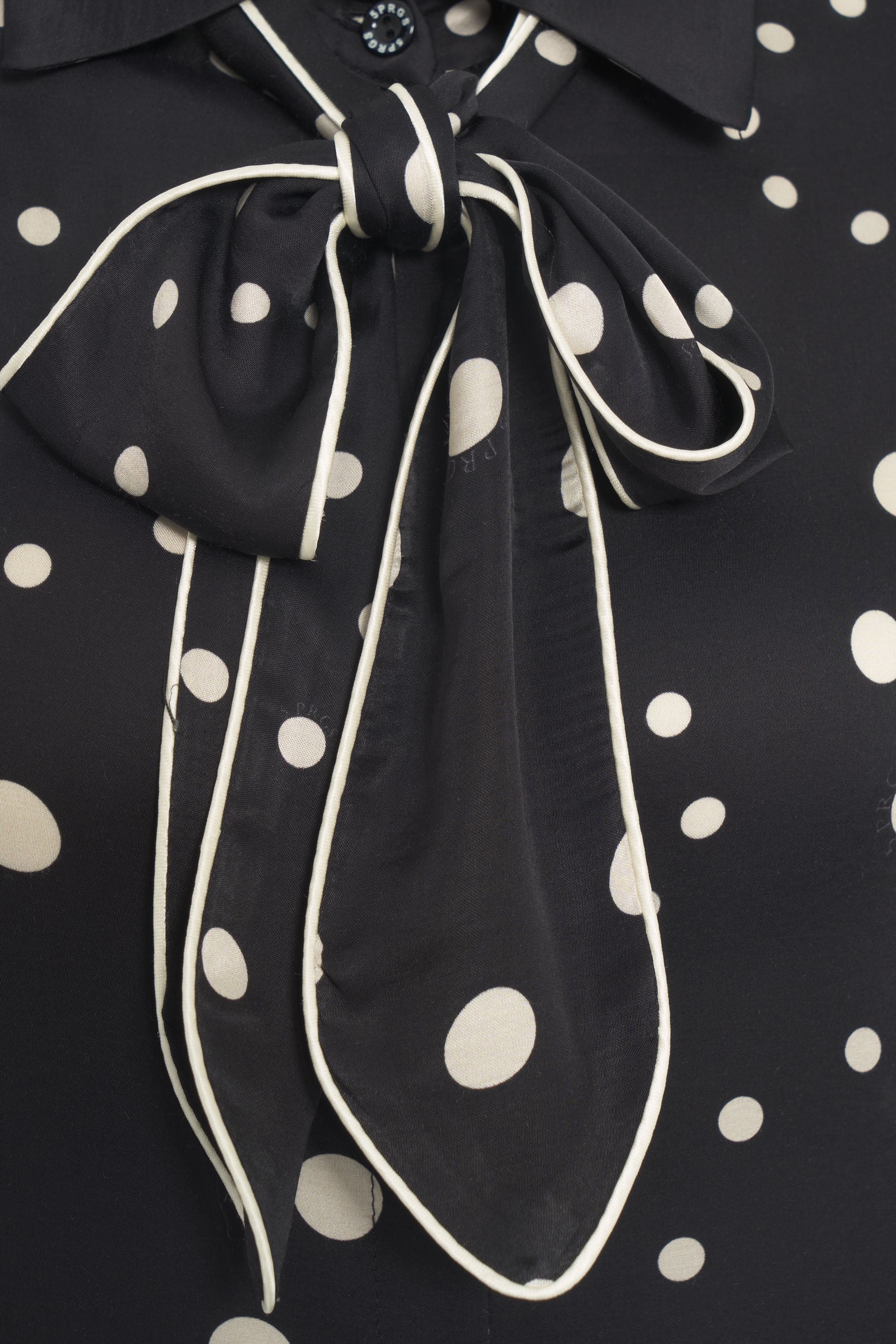 5 PROGRESS Elegant Bow-Collared Blouse with Animal Print