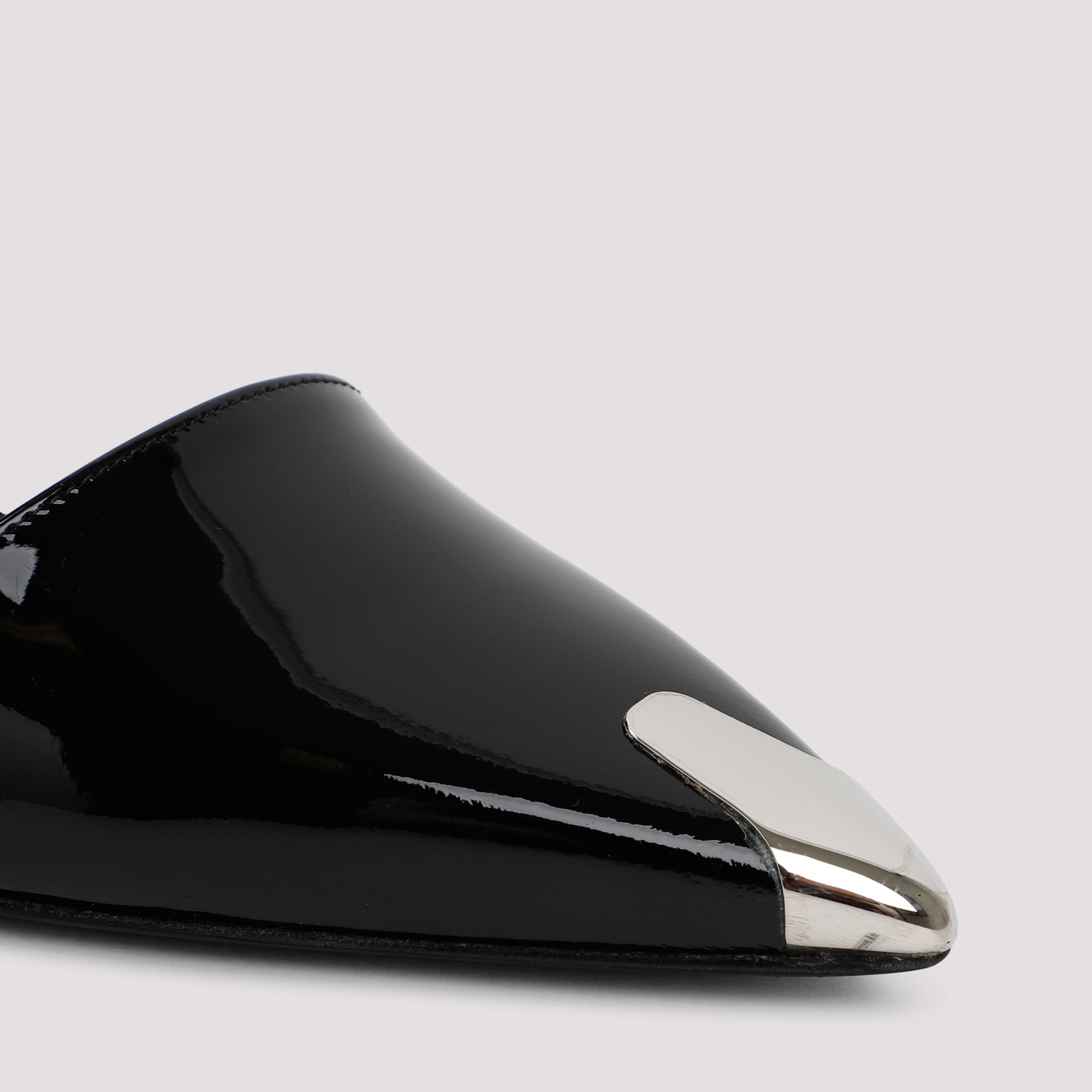 ALEXANDER MCQUEEN Elegant Leather Pumps for Women - FW22 Collection