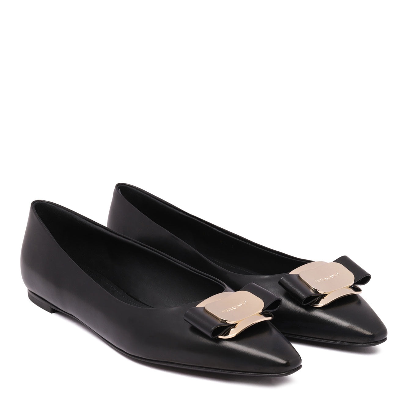 Ferragamo Elegant Leather Flat Shoes for Women