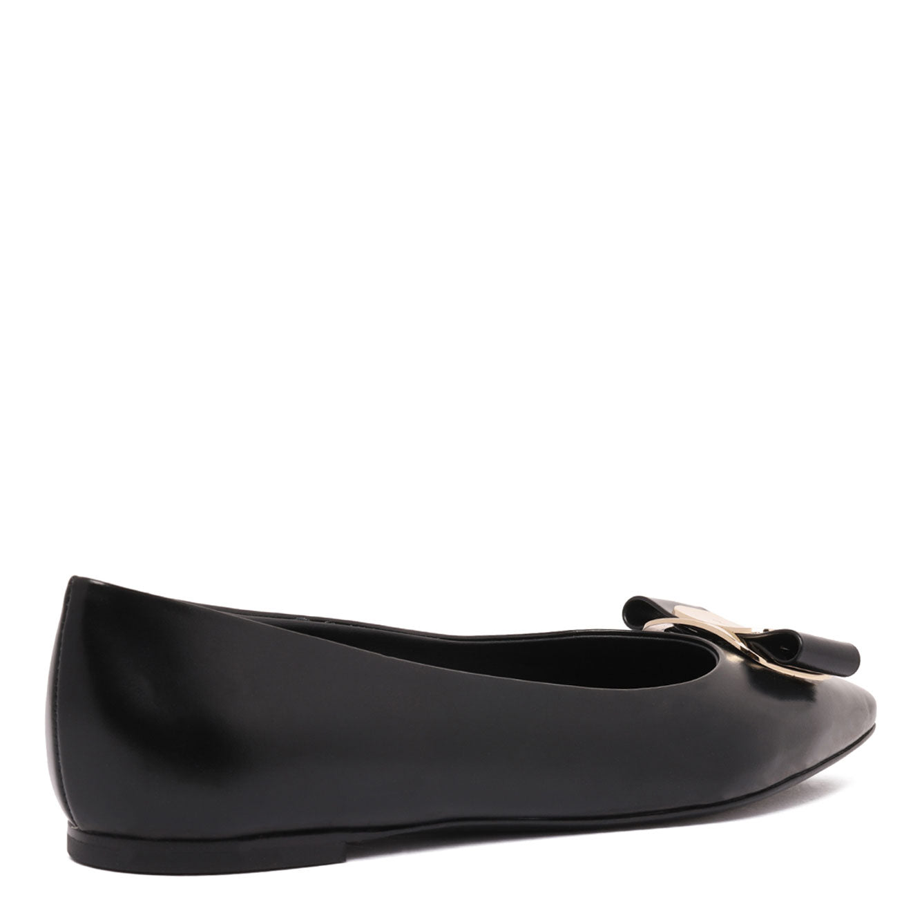 Ferragamo Elegant Leather Flat Shoes for Women