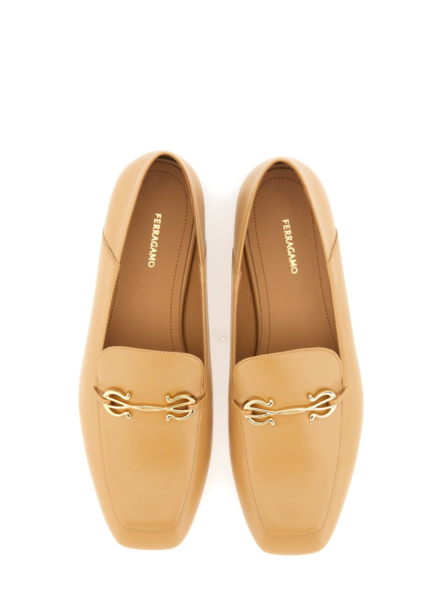 Ferragamo Elegant Leather Loafers for Women