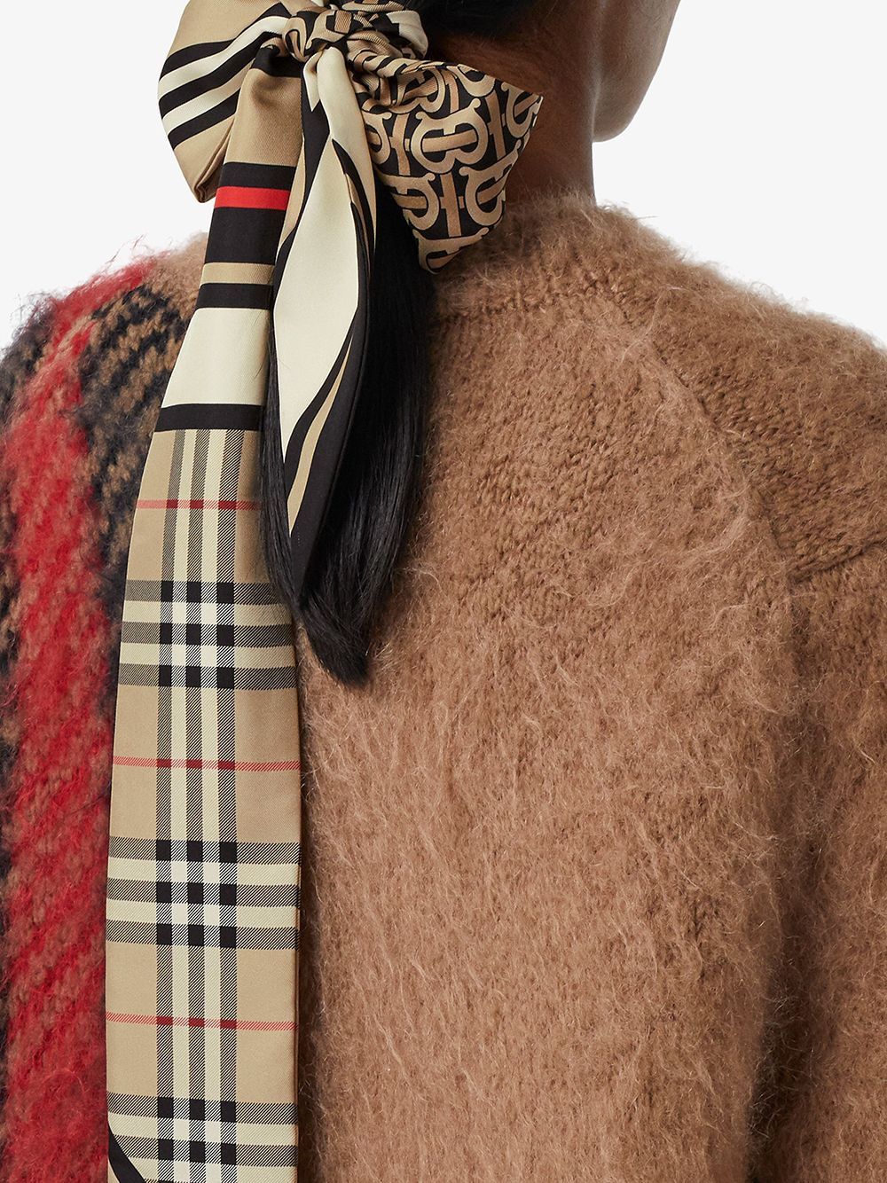 BURBERRY Printed Silk Scarf - 180x8 cm