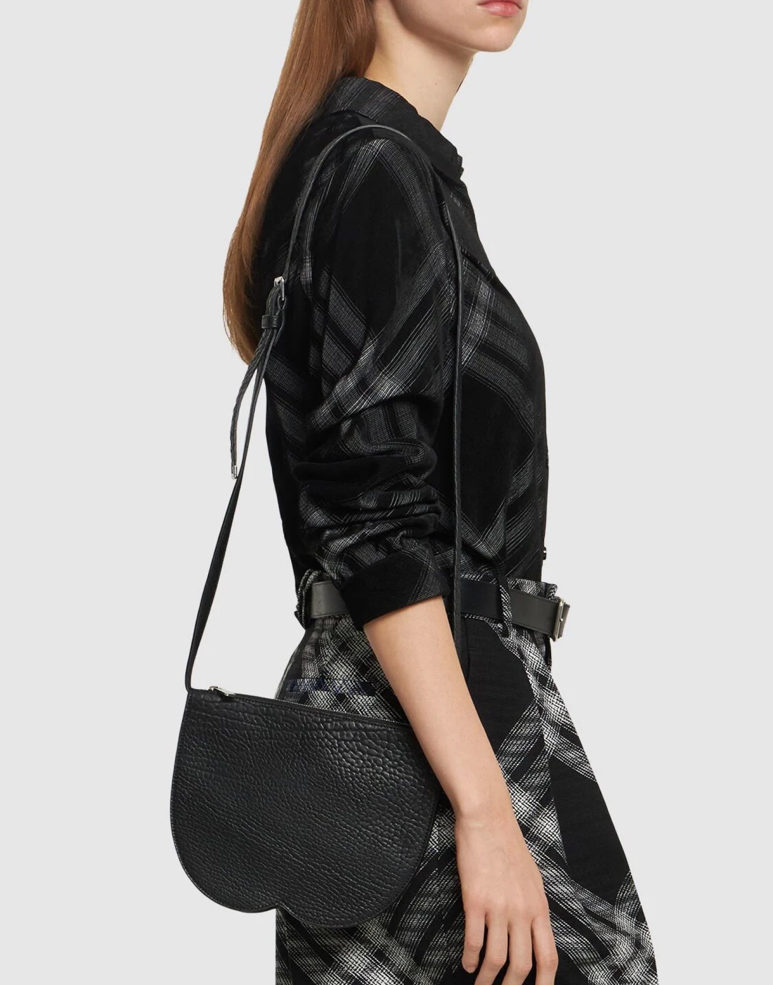 BURBERRY Chic Mini Pouch Shoulder Handbag 22X18X3 CM