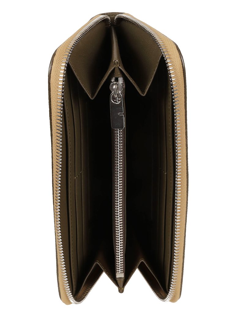 BURBERRY Chic Compact Mini Wallet for Women