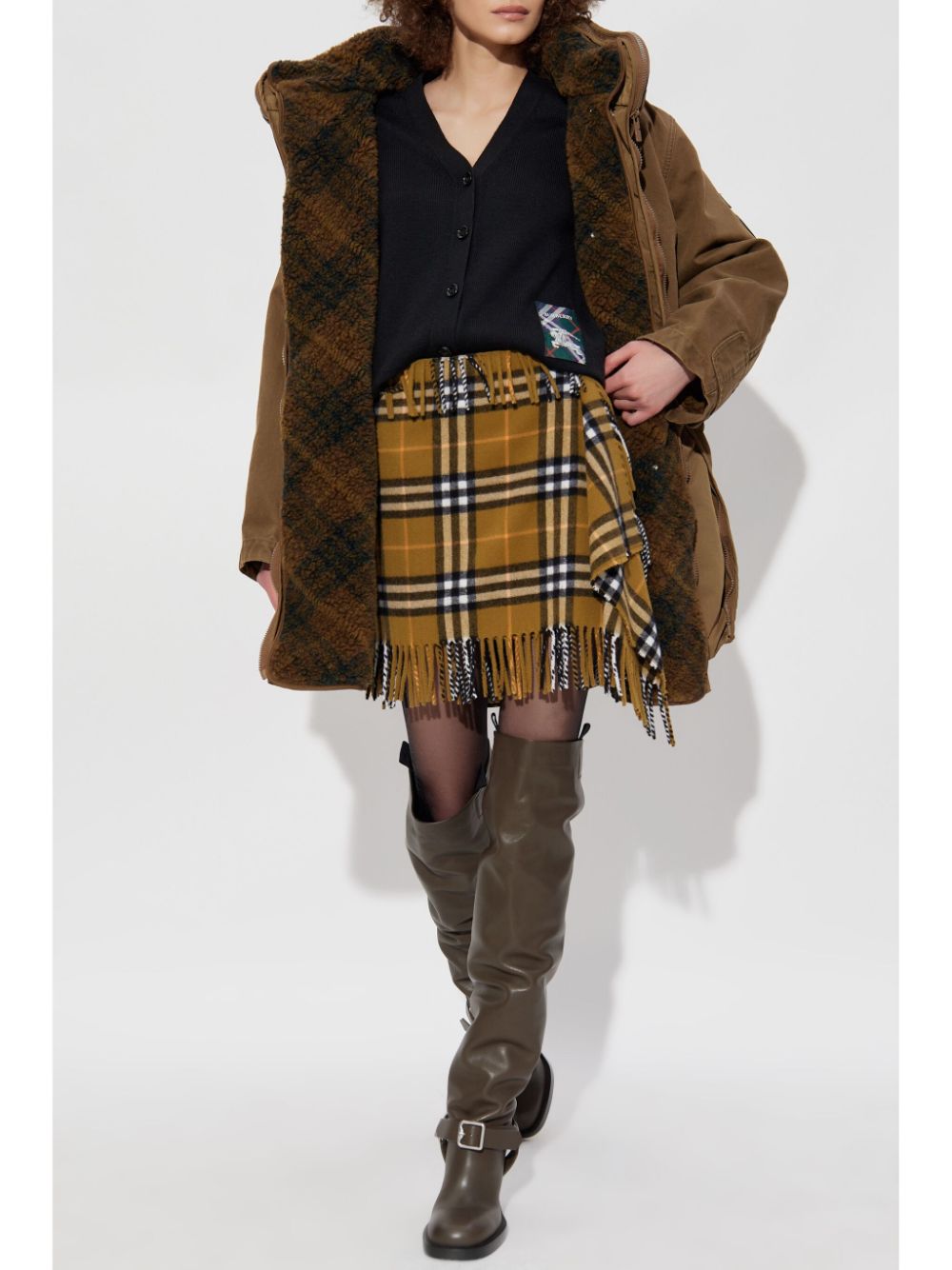 BURBERRY Luxurious 100% Wool V-Neck Sweater for Women