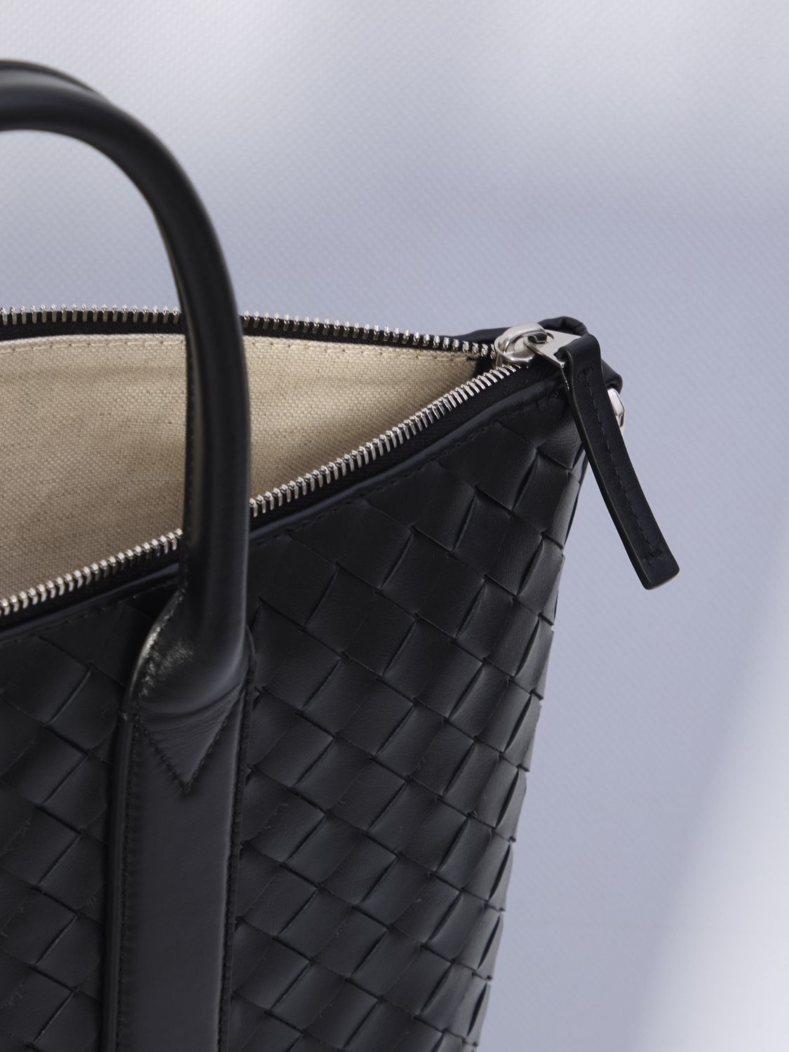 BOTTEGA VENETA Large Tote Handbag with Intrecciato Pattern - SS25