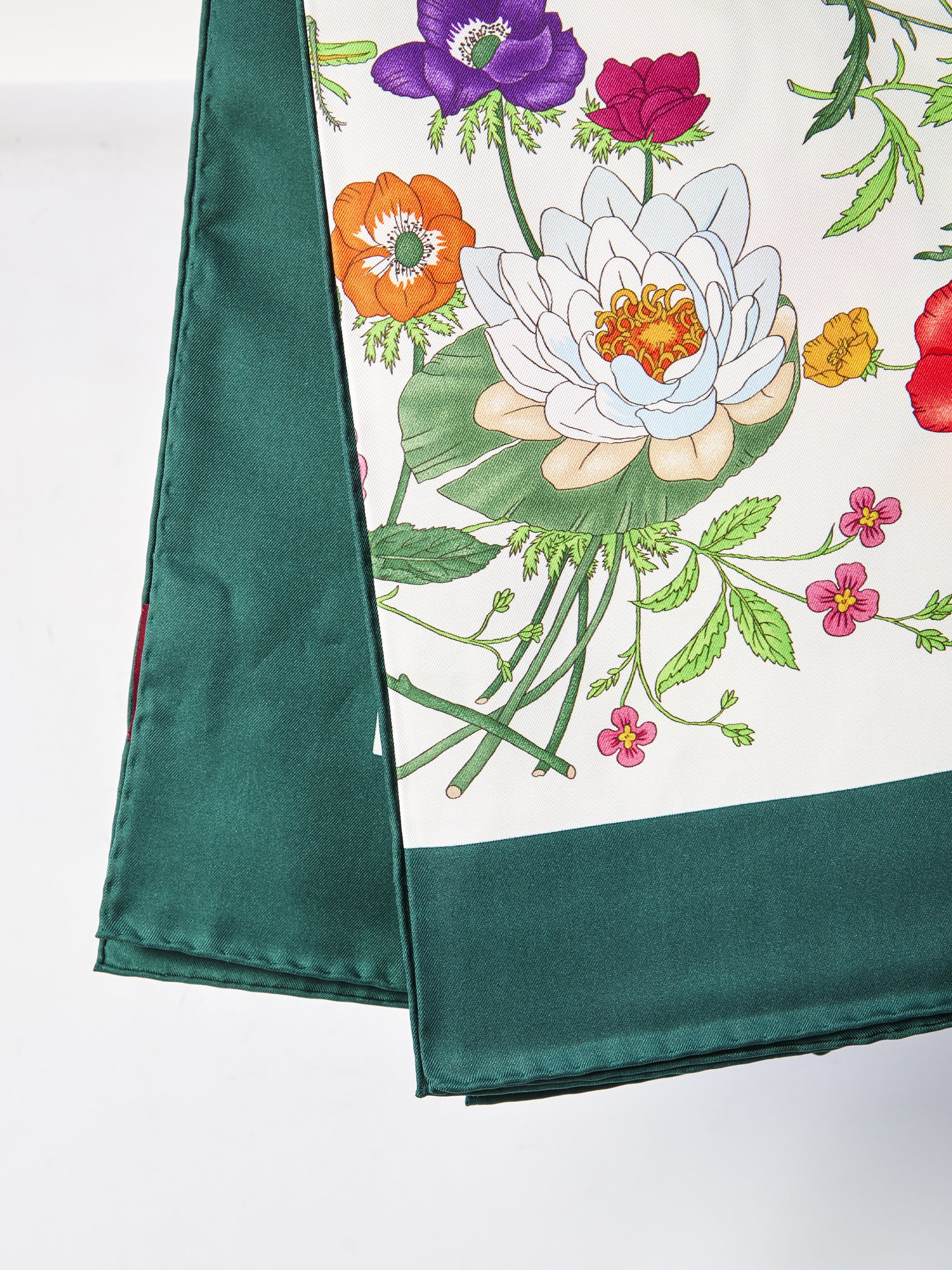 GUCCI Floral Print Silk Twill Scarf 90x90 cm
