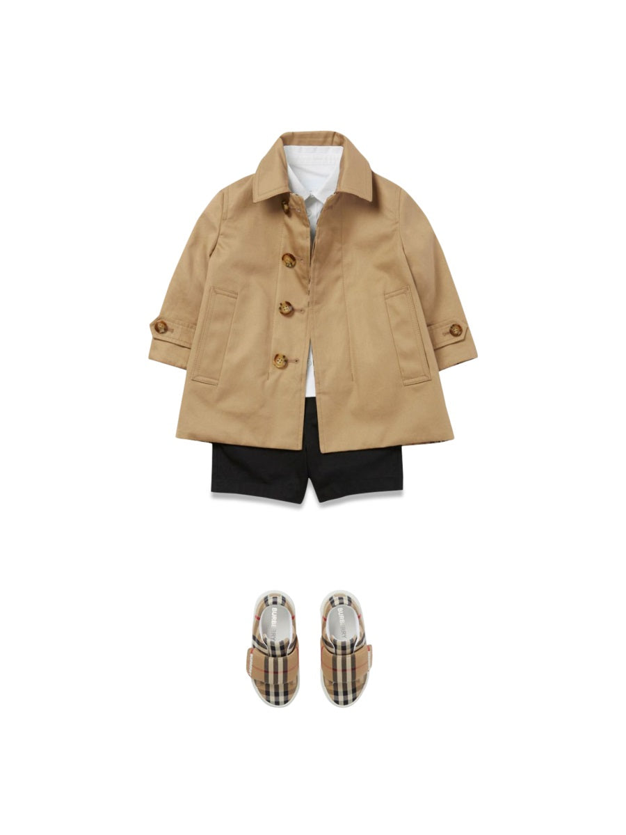 BURBERRY Mini Raincoat for Boys - Fashionable Outdoor Essential