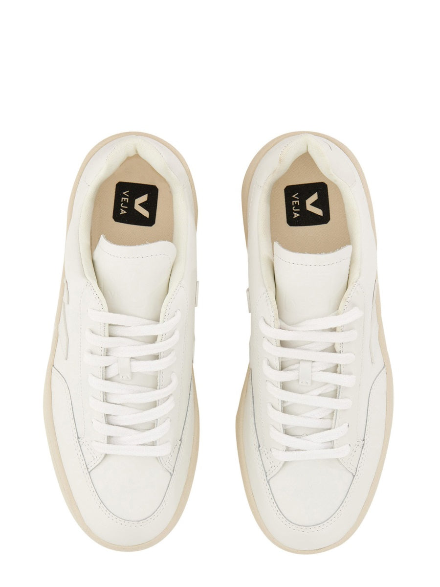 VEJA Classic Unisex Sneaker V-12