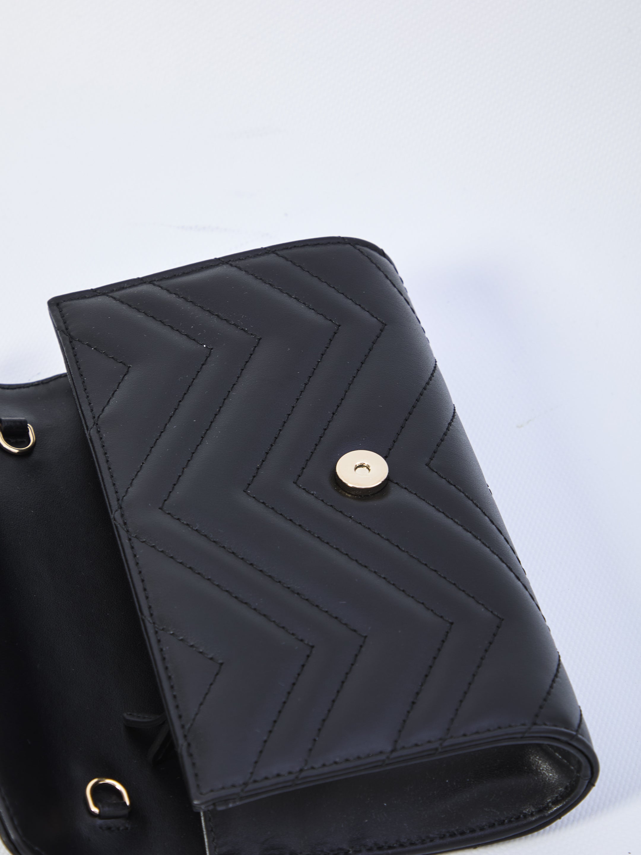 GUCCI Mini Chevron Quilted Wallet with Chain