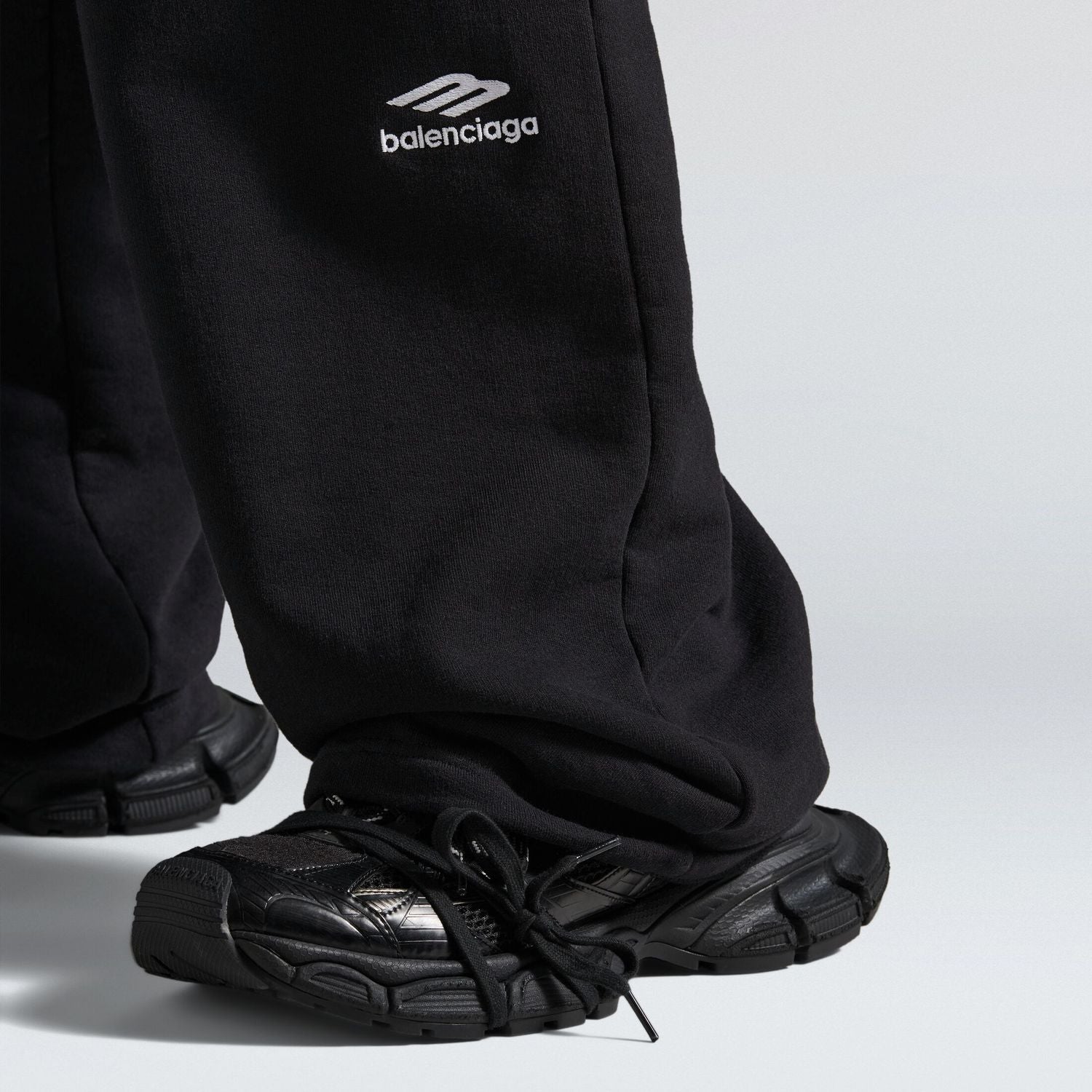 BALENCIAGA Men's Classic Essential Sweatpants