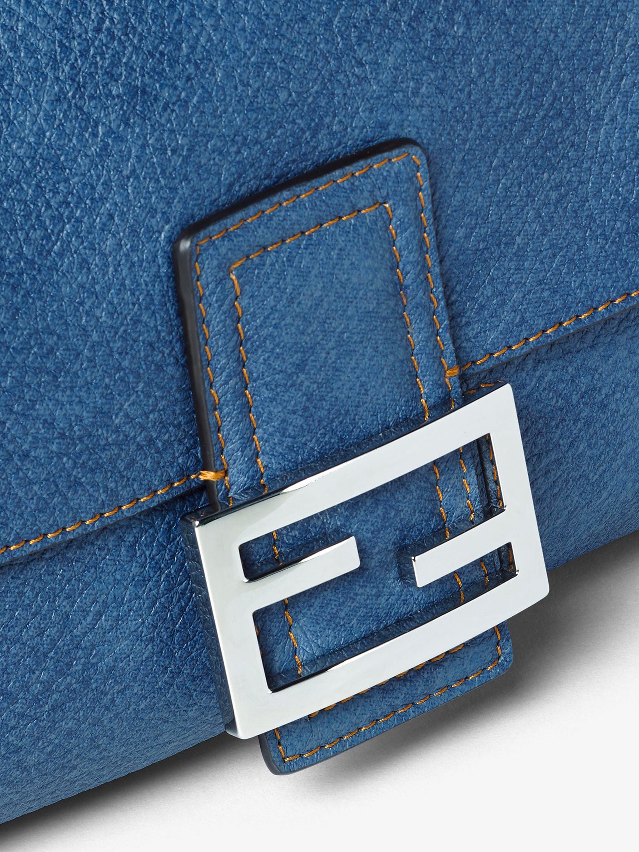 FENDI Mini Baguette Bag - 15 cm x 27 cm x 6 cm