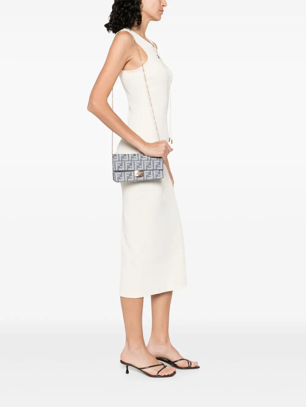 FENDI Mini Wallet on Chain Baguette (W 21 x H 11.5 x D 5 cm)