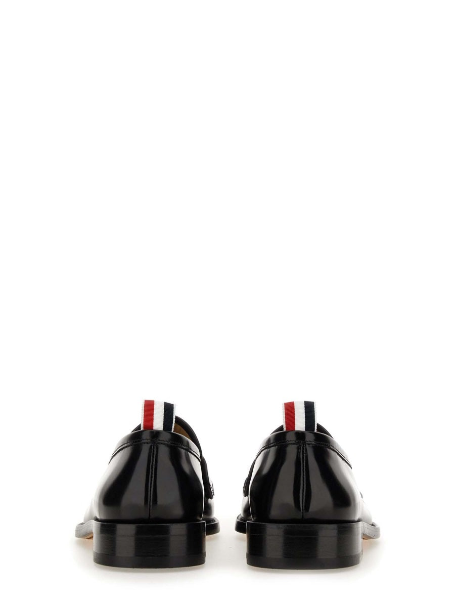 THOM BROWNE Elegant Leather Loafer for Men