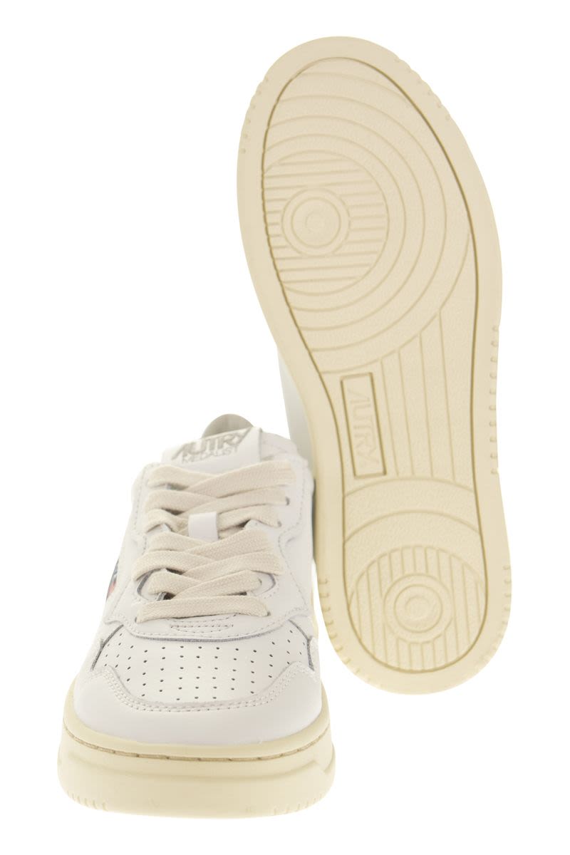 AUTRY Women's Low-Top Medalist Sneaker