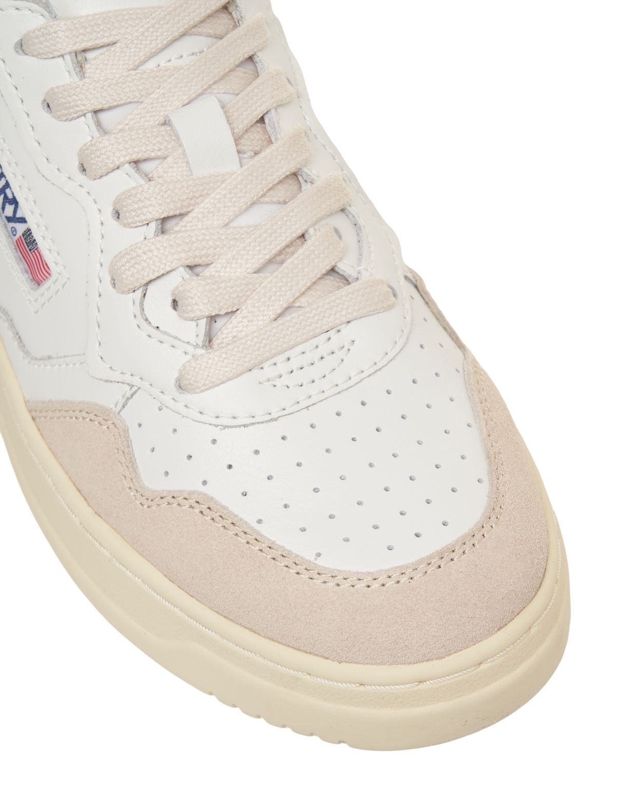 AUTRY Medalist Low Sneaker - Women's Retro Style