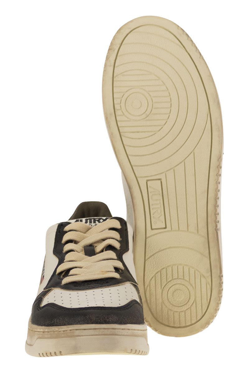 AUTRY Super Vintage Trainers - Classic Round Toe Sneakers