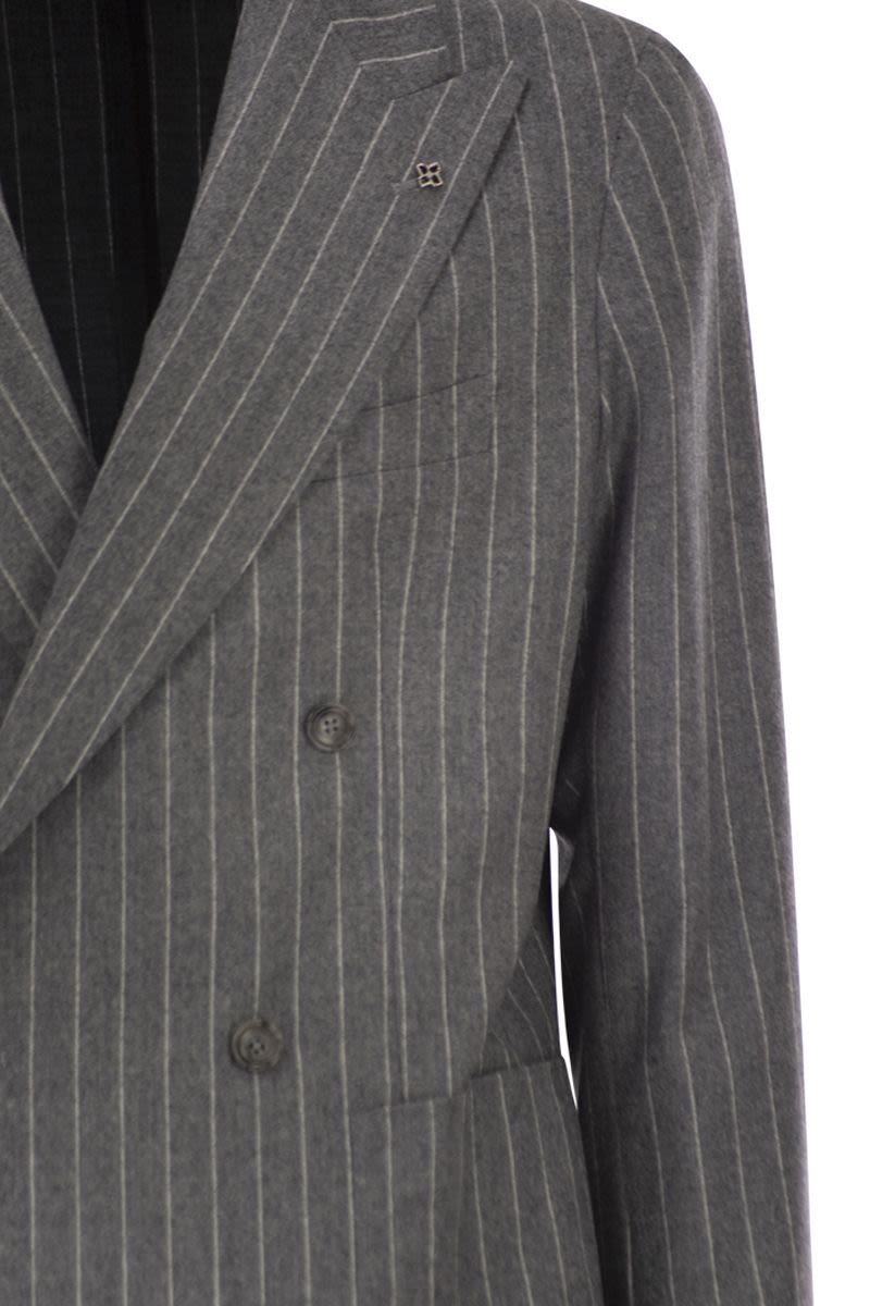 TAGLIATORE Double-Breasted Suit in Superfine Virgin Wool