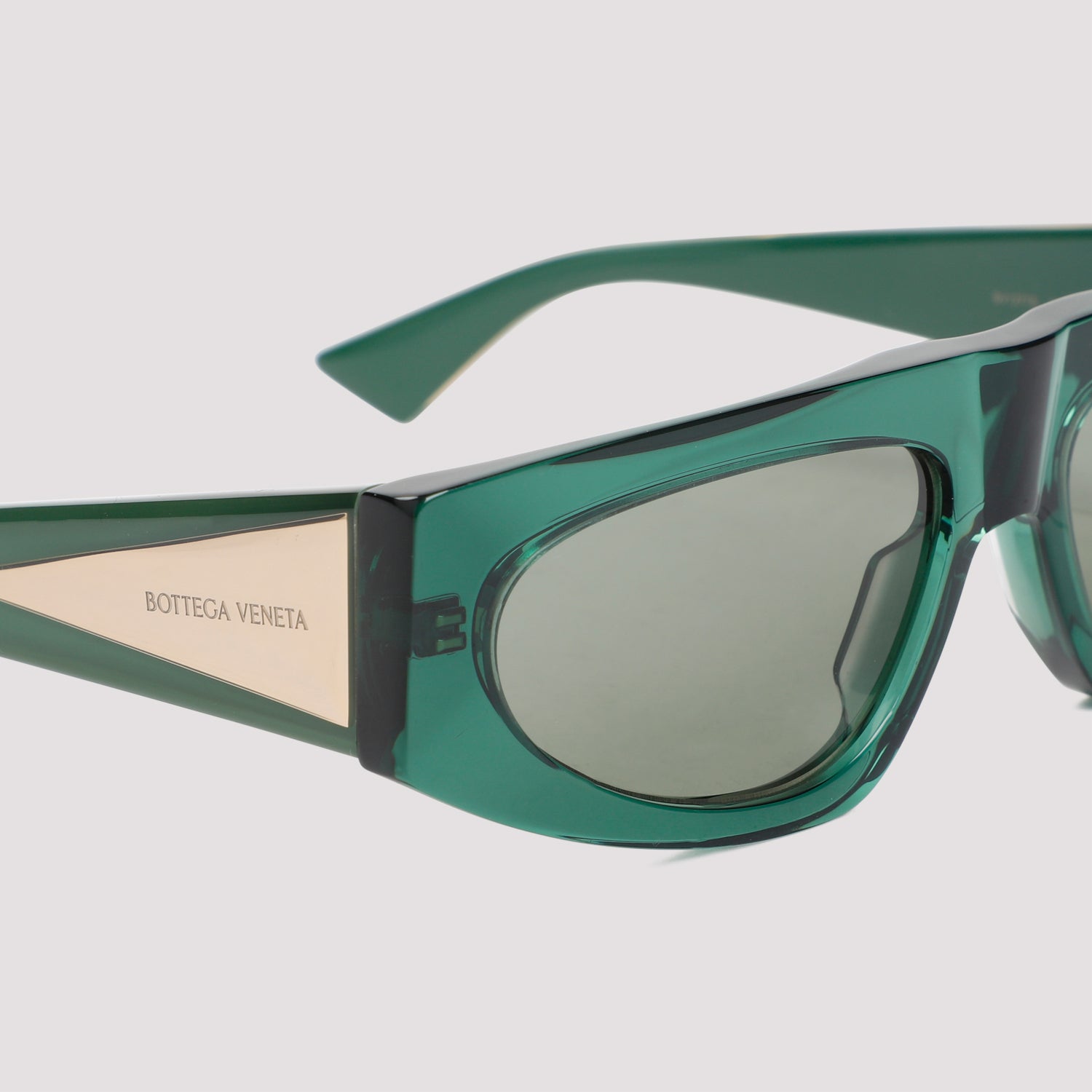 BOTTEGA VENETA Chic Sunglasses with Straight-Line Design