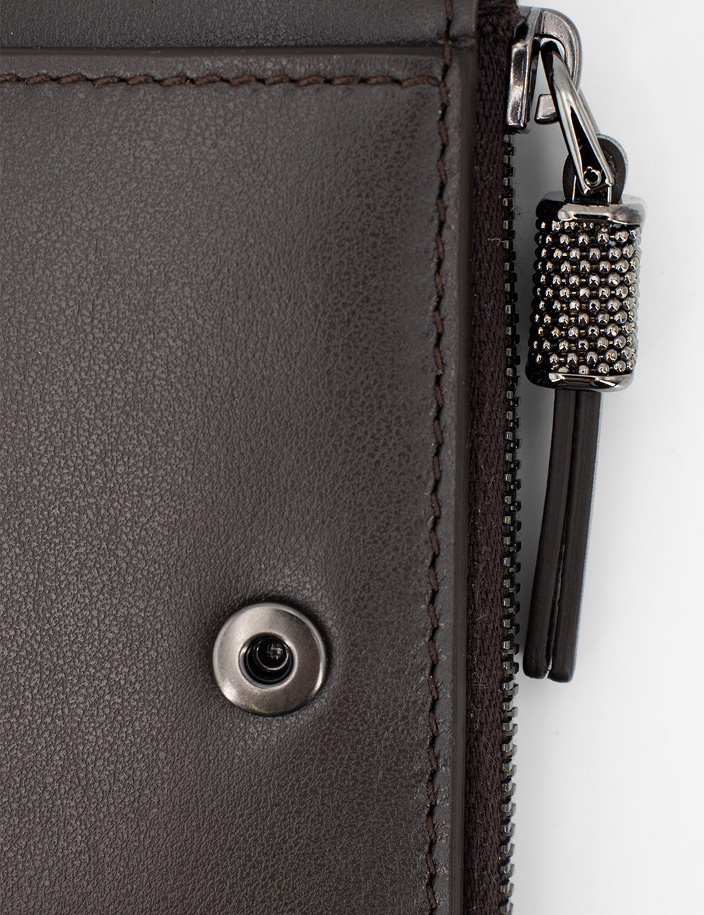 BRUNELLO CUCINELLI Elegant Wallet with Embossed Logo for Women