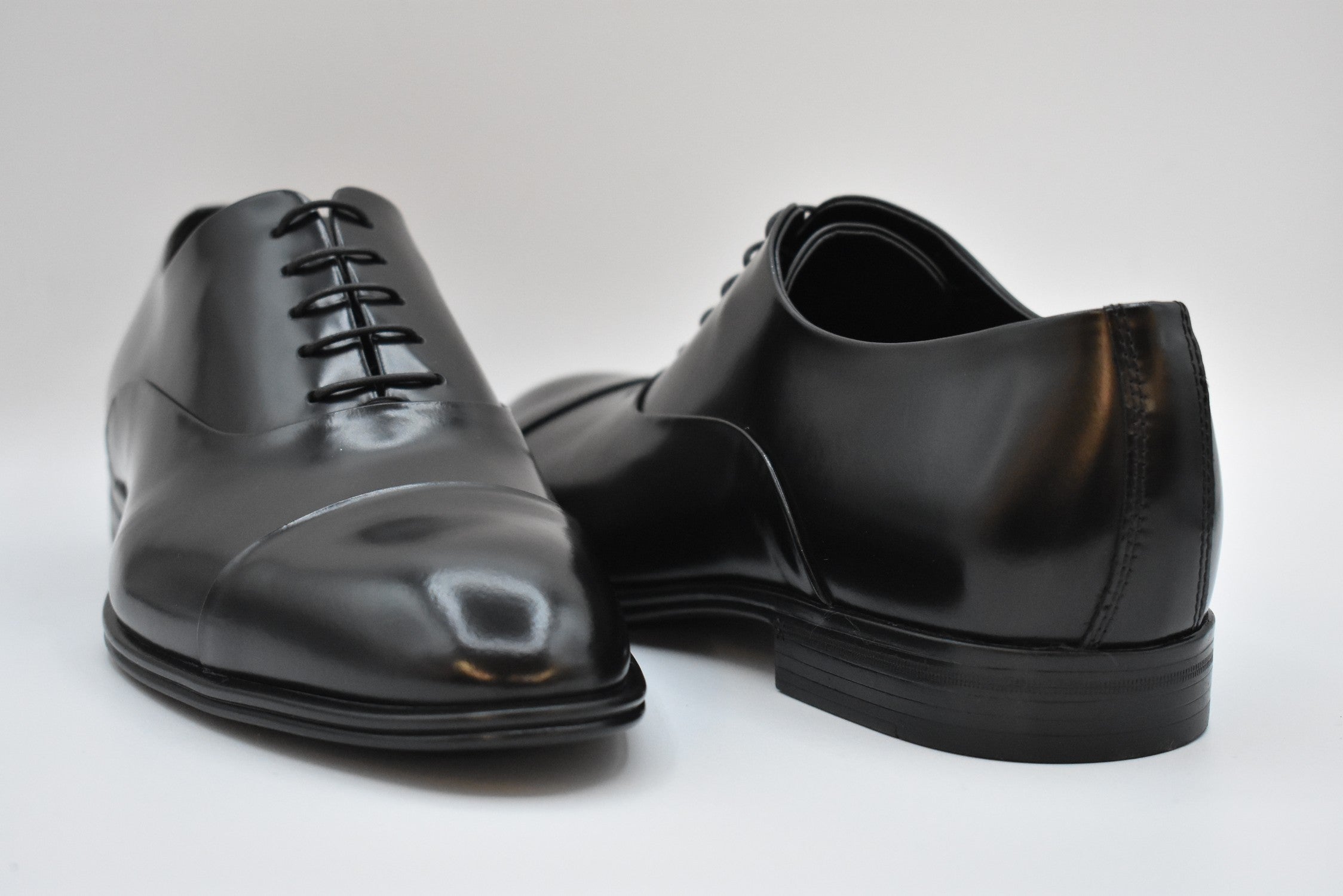 CORVARI Sleek Low Lace-Up Flat Shoes